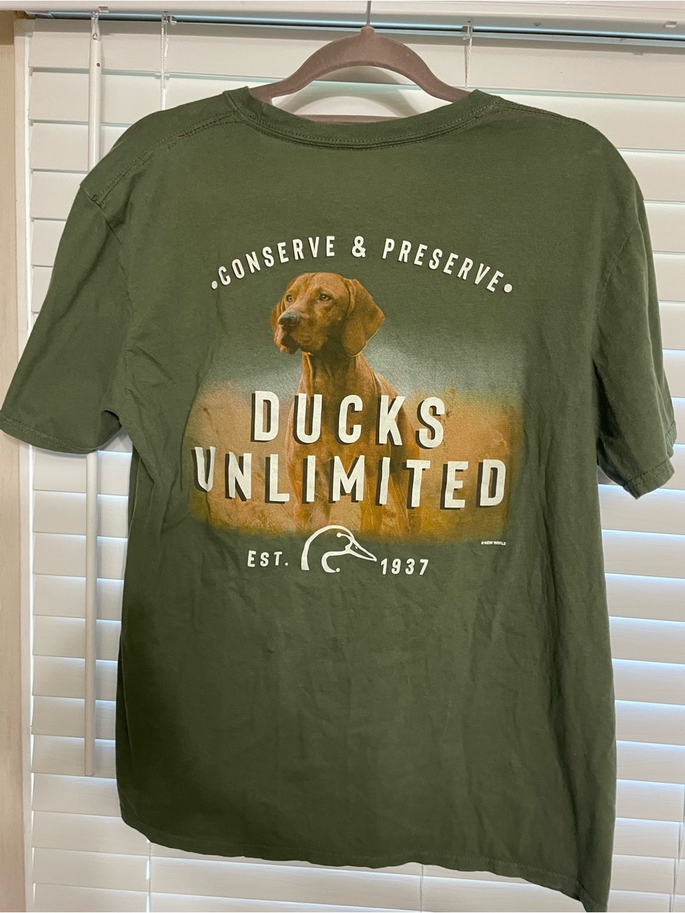 Ducks unlimited Olive Green Dog and Duck Graphic Tee medium